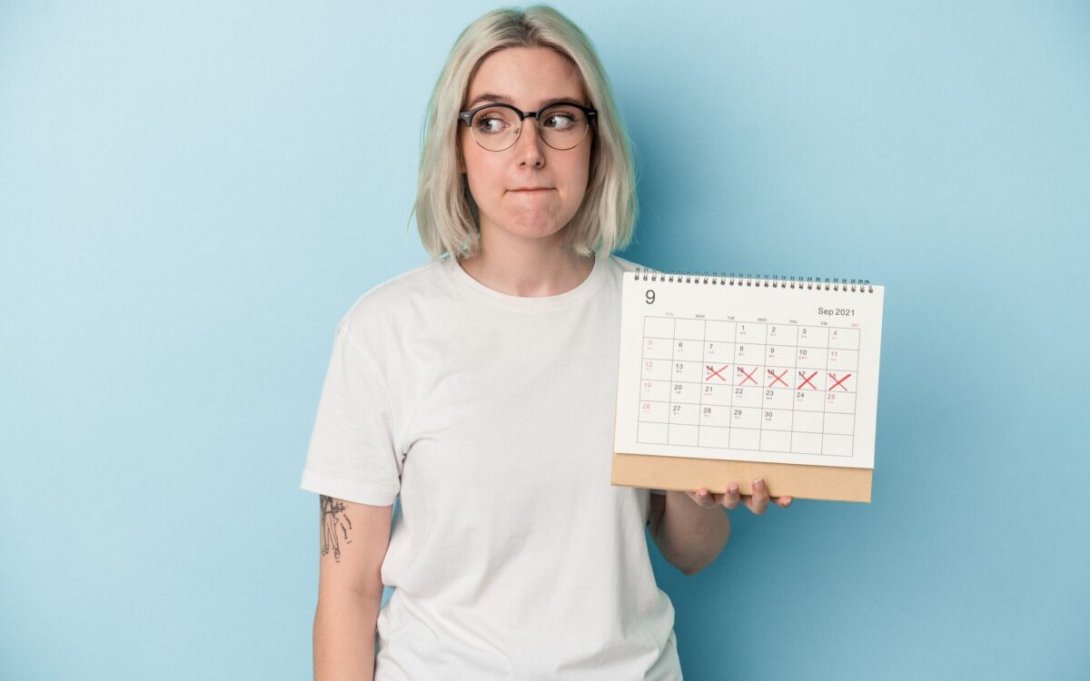 Menstruații neregulate după 40 de ani: poate fi începutul perimenopauzei?
