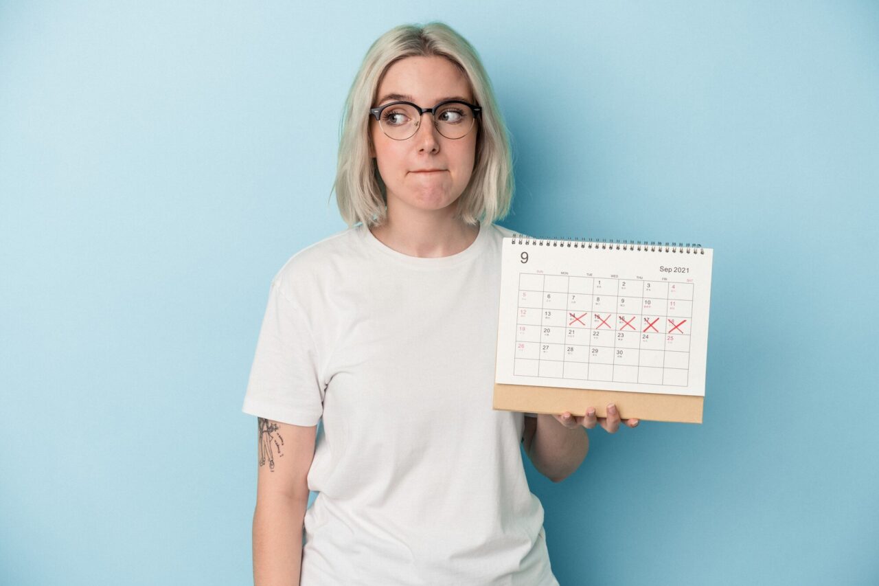 Menstruații neregulate după 40 de ani: poate fi începutul perimenopauzei?