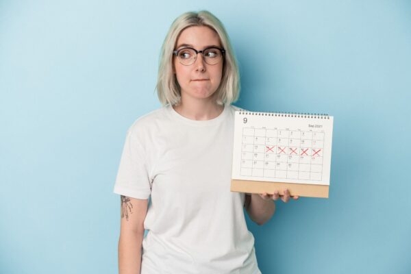 Menstruații neregulate după 40 de ani: poate fi începutul perimenopauzei?