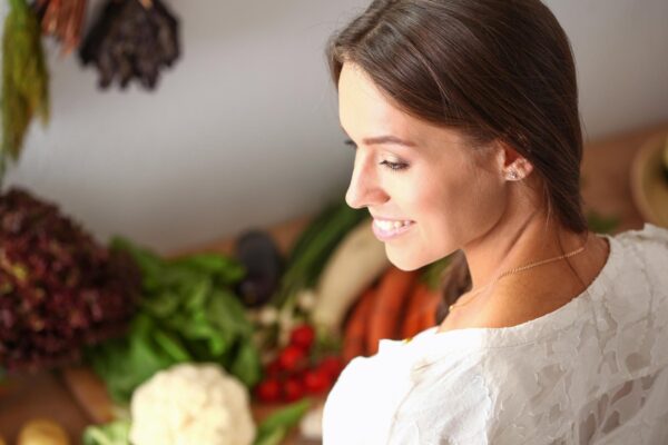 Dieta în Hashimoto: ce trebuie să știi înainte să elimini glutenul sau lactatele