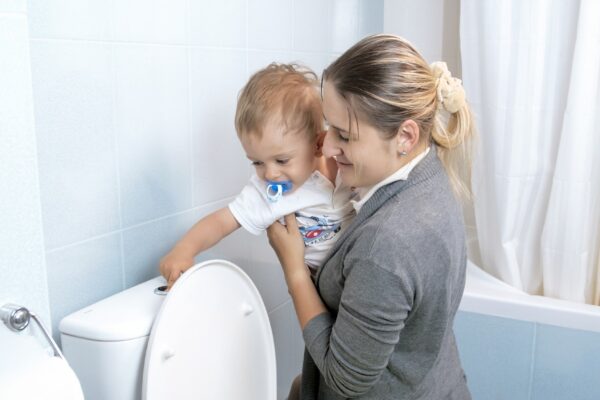 Constipație la copil după începerea grădiniței: ce poate contribui