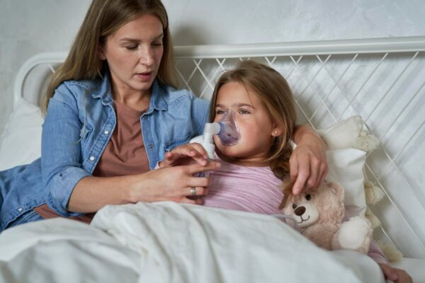 Copil care respiră greu: semne pentru care nu aștepți consultația programată
