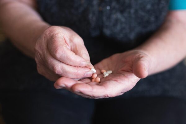 Ce vitamine pot fi necesare în funcție de vârstă și când se recomandă suplimentele